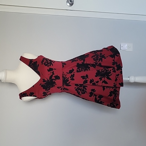 B. Darlin Red and Black Short Homecoming Dress, Size 1/2 - Picture 1 of 6